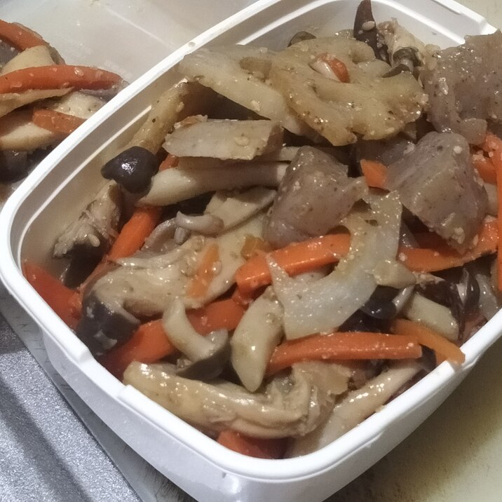 簡単作り置き♪たっぷりきのこの蓮根きんぴら